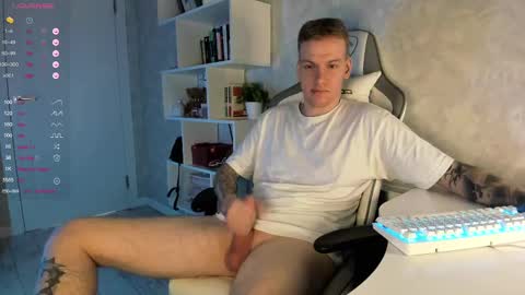 Snapshot of louisjafferson chatting on February 21, 5:53 pm Louis online show from February 21, 5:53 pm