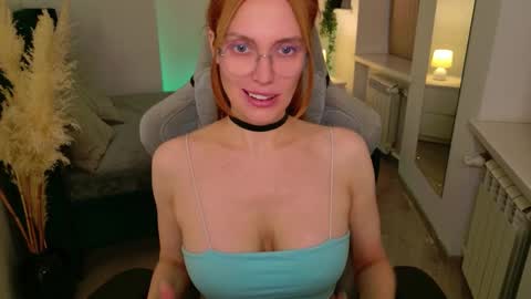 Snapshot of love_call chatting on October 10, 5:39 am love_call online show from October 10, 5:39 am