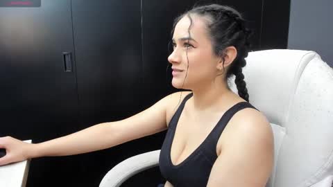 Kristen LoveBerry online show from October 20, 2:01 am