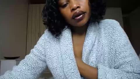 Snapshot of love_niahh chatting on November 12, 12:55 am niahh online show from November 12, 12:55 am