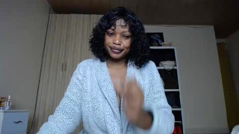 Snapshot of love_niahh chatting on November 18, 12:05 am niahh online show from November 18, 12:05 am