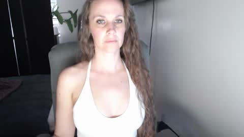 Snapshot of love_on_ chatting on December 1, 11:04 pm LoVe On online show from December 1, 11:04 pm