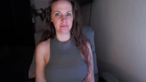 Snapshot of love_on_ chatting on December 4, 10:35 am LoVe On online show from December 4, 10:35 am