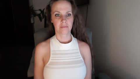 Snapshot of love_on_ chatting on December 6, 7:54 am LoVe On online show from December 6, 7:54 am