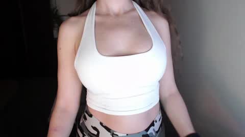 Snapshot of love_on_ chatting on December 8, 11:57 am LoVe On online show from December 8, 11:57 am