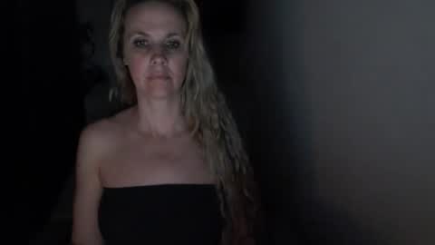 LoVe On  online show from February 17, 2:02 pm