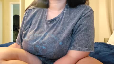 Snapshot of love_raquel_xo chatting on September 23, 2:14 am Raquel Love online show from September 23, 2:14 am