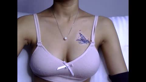 Snapshot of love_riva chatting on November 23, 10:26 am Riva online show from November 23, 10:26 am