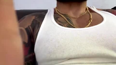 loveathickbitch online show from October 29, 5:25 pm