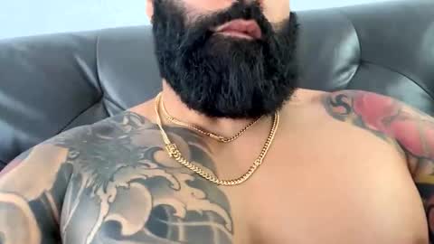 loveathickbitch online show from October 31, 4:30 pm