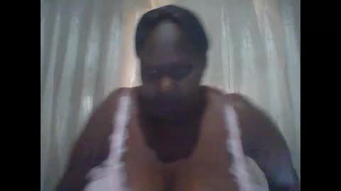 Snapshot of lovebigmelon chatting on December 15, 12:38 pm Lynn online show from December 15, 12:38 pm