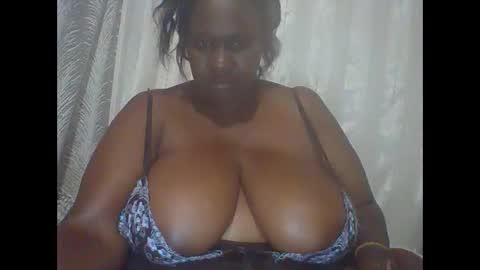 Snapshot of lovebigmelon chatting on February 28, 3:59 pm Lynn online show from February 28, 3:59 pm