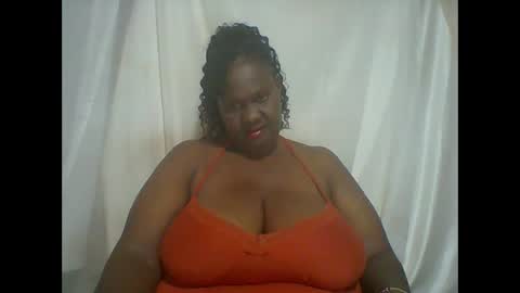 Snapshot of lovebigmelon chatting on November 24, 8:41 pm Lynn online show from November 24, 8:41 pm