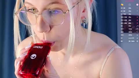 Snapshot of lovedrope chatting on November 19, 5:35 pm God like girl Ann online show from November 19, 5:35 pm