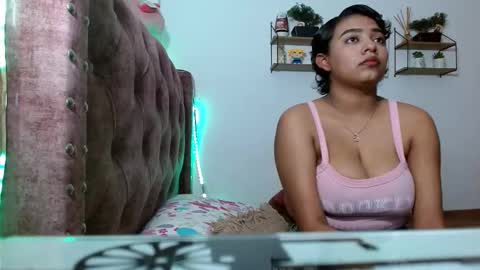 loveliluz online show from November 18, 11:37 pm