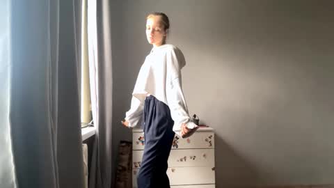 Ella online show from October 10, 6:12 am