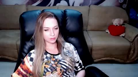 Snapshot of lovellymalina chatting on April 28, 4:01 pm private open online show from April 28, 4:01 pm