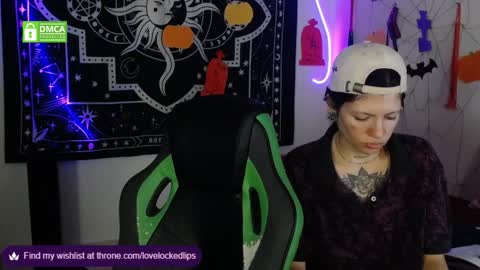 Snapshot of lovelockedlips chatting on November 4, 1:38 am Alex Violet online show from November 4, 1:38 am