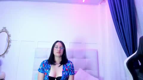 Chloe online show from January 17, 4:57 pm