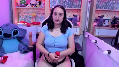 Chloe online show from March 3, 1:53 pm