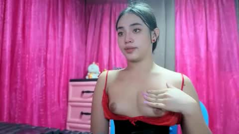 lovely_leah23 online show from December 3, 9:40 am
