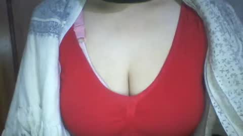 Snapshot of lovely_sweet_girl chatting on January 2, 7:40 pm katrina follow me guys online show from January 2, 7:40 pm