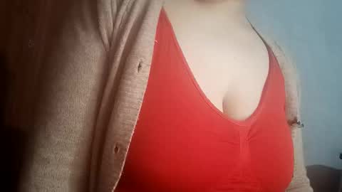 Snapshot of lovely_sweet_girl chatting on February 10, 1:24 am katrina follow me guys online show from February 10, 1:24 am