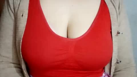 Snapshot of lovely_sweet_girl chatting on February 14, 3:11 am katrina follow me guys online show from February 14, 3:11 am