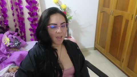 Snapshot of lovely_trix_ chatting on January 15, 11:43 am Trix online show from January 15, 11:43 am