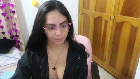 Snapshot of lovely_trix_ chatting on February 7, 11:45 am Trix online show from February 7, 11:45 am