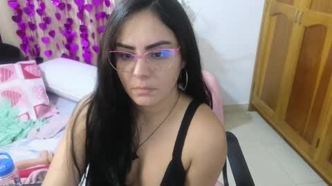 Snapshot of lovely_trix_ chatting on February 11, 3:29 pm Trix online show from February 11, 3:29 pm