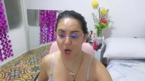 Snapshot of lovely_trix_ chatting on October 1, 12:22 pm Trix online show from October 1, 12:22 pm