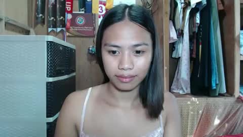 Snapshot of lovely_yvoneslutty chatting on October 3, 11:35 pm lovely_yvoneslutty online show from October 3, 11:35 pm