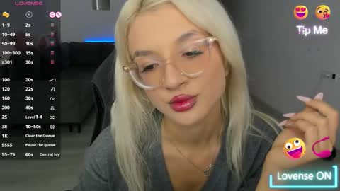 Snapshot of lovelybianca_ chatting on November 7, 11:05 pm lovelybianca_ online show from November 7, 11:05 pm