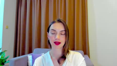 Snapshot of lovelyeemia chatting on October 20, 10:38 am Mia online show from October 20, 10:38 am