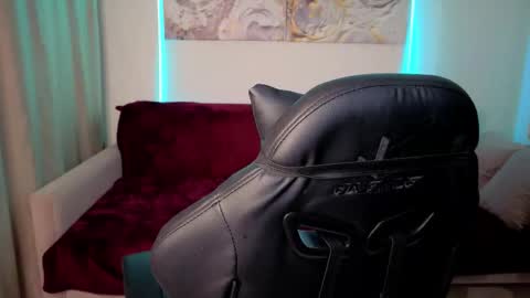 lovelygracee online show from January 13, 2:33 pm