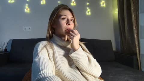 Snapshot of lovelykatea chatting on January 9, 11:47 am Kate only online show from January 9, 11:47 am