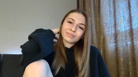 Snapshot of lovelykatea chatting on February 24, 12:05 pm Kate only online show from February 24, 12:05 pm