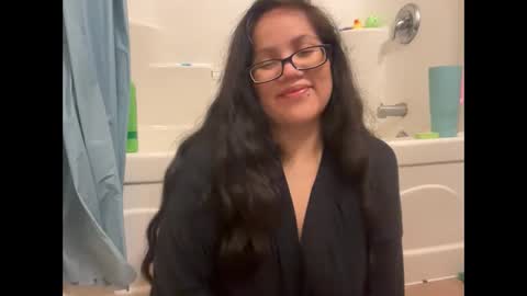 Snapshot of lovelykatiebabe chatting on October 28, 1:20 am lovelykatiebabe online show from October 28, 1:20 am