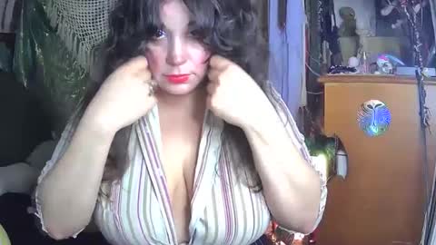 Snapshot of lovelylala chatting on December 8, 7:26 am lala online show from December 8, 7:26 am