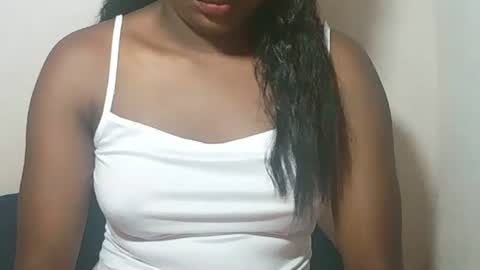 lovelylarra online show from February 18, 5:47 am