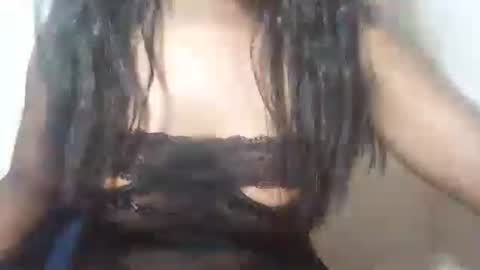 lovelylarra online show from February 19, 7:04 am