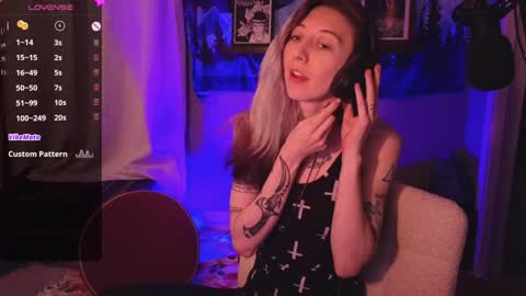 lovelylittlelucyy online show from December 2, 1:03 am