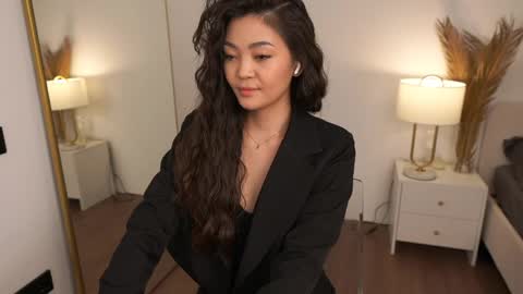 kim online show from April 3, 5:00 pm