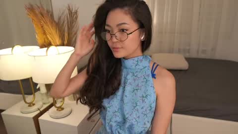 kim online show from April 7, 3:45 pm