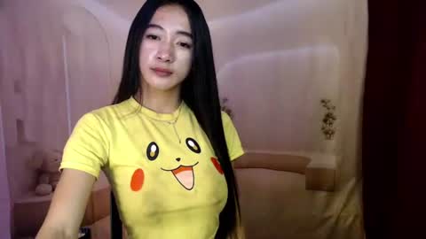 Snapshot of lovelypetite143 chatting on March 4, 4:35 pm lovelypetite143 online show from March 4, 4:35 pm