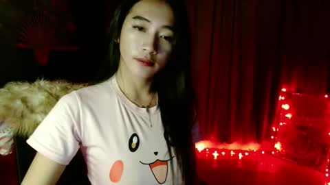 Snapshot of lovelypetite143 chatting on March 6, 3:30 pm lovelypetite143 online show from March 6, 3:30 pm