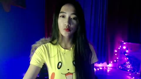 Snapshot of lovelypetite143 chatting on March 19, 12:53 pm lovelypetite143 online show from March 19, 12:53 pm