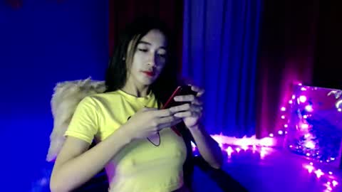Snapshot of lovelypetite143 chatting on March 21, 8:19 am lovelypetite143 online show from March 21, 8:19 am