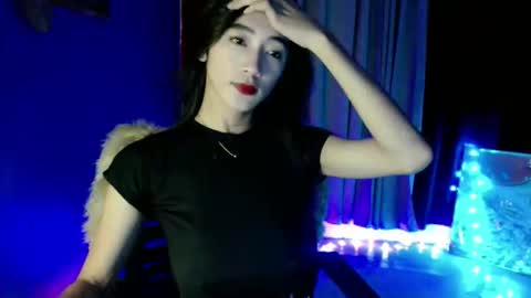 Snapshot of lovelypetite143 chatting on March 25, 4:51 am lovelypetite143 online show from March 25, 4:51 am